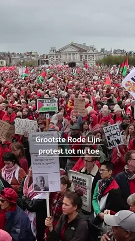 Zo'n 250.000 mensen zijn volgens de organisatie bij het Rode Lijn-protest geweest in Amsterdam. De demonstranten willen dat het kabinet meer doet tegen het geweld in Gaza. #NUnl #nieuws #Amsterdam #RodeLijn #demonstratie