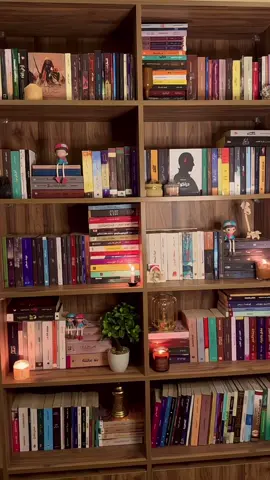 حلوة من كل الزوايا والله 🥹♥️#مكتبة #مكتبتي #كتب #قراءة #روايات 
