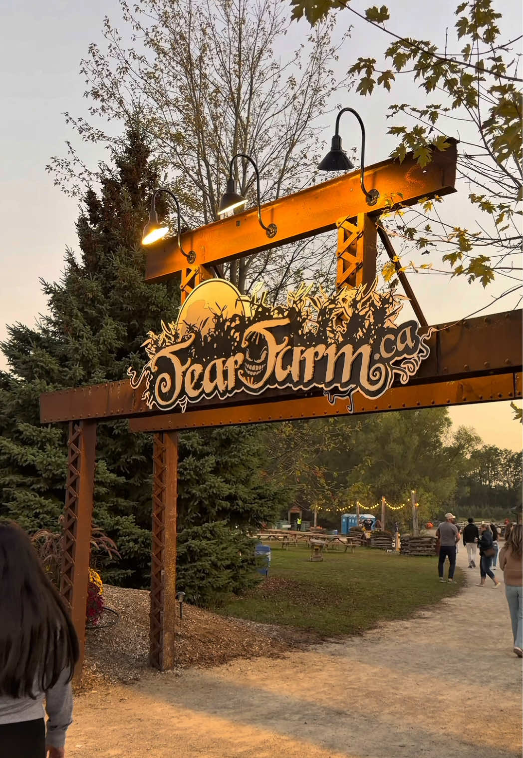 Haunted hayrides, creepy tales, and cozy campfires! Fear Farm was a whole mood 👻🌽🔥 #FearFarm #SpookySeason #HauntedHayride #FallVibes #Halloween 