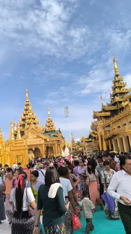 #ရွှေတိဂုံစေတီတော်🙏🙏🙏#ယနေ့ကုသိုလ်ထပ်တူရကြပါစေ🙏🏻🙏🏻🙏🏻.