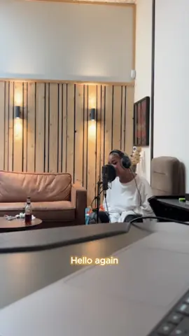 6 months ago Hello Again was born ❤️‍🩹 still in awe of Zoes vulnerability in those lyrics ⭐️ #helloagain #zoewees 