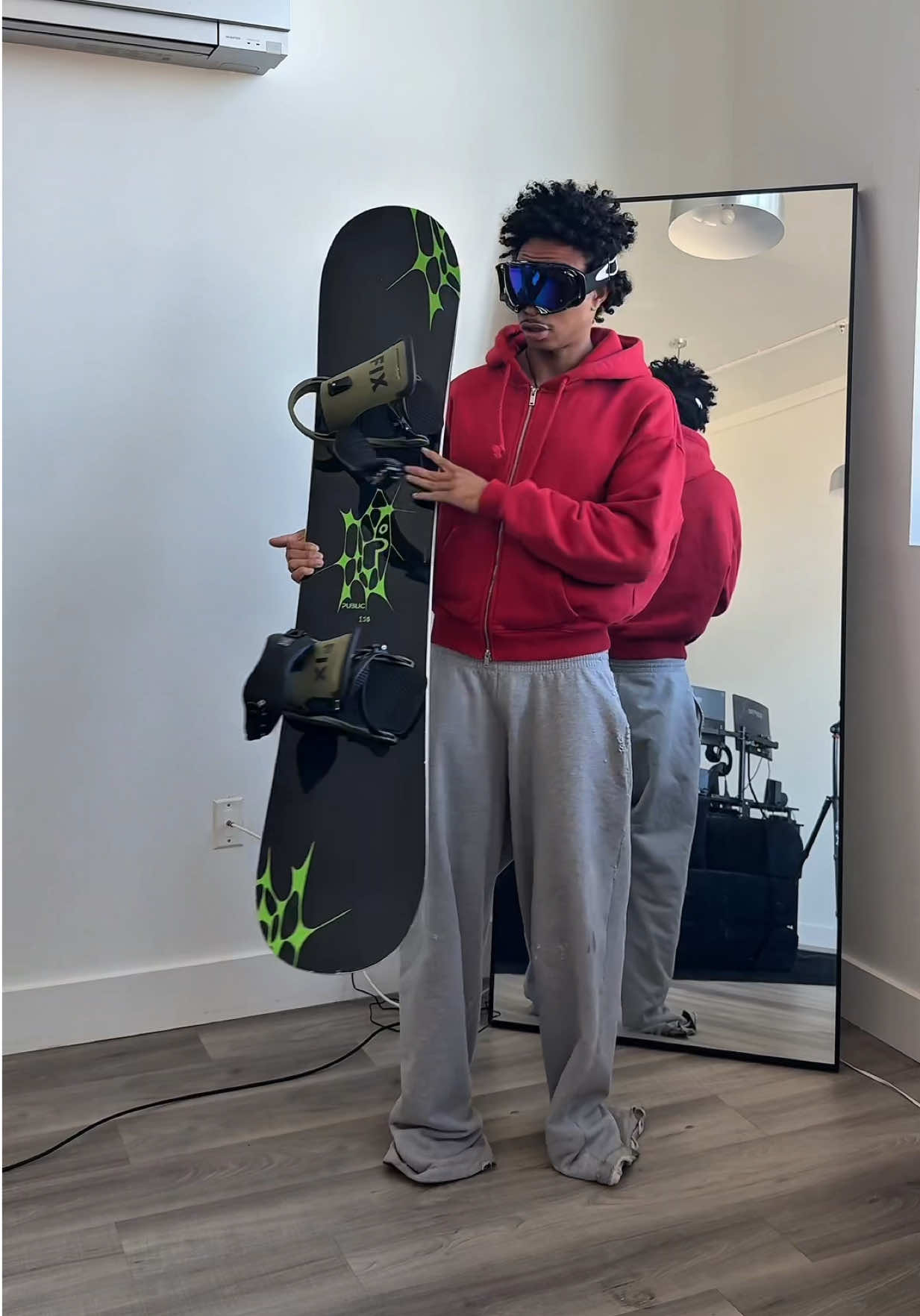It’s winter already  #fashion #grwm #snowboarding #OOTD #howtodress 