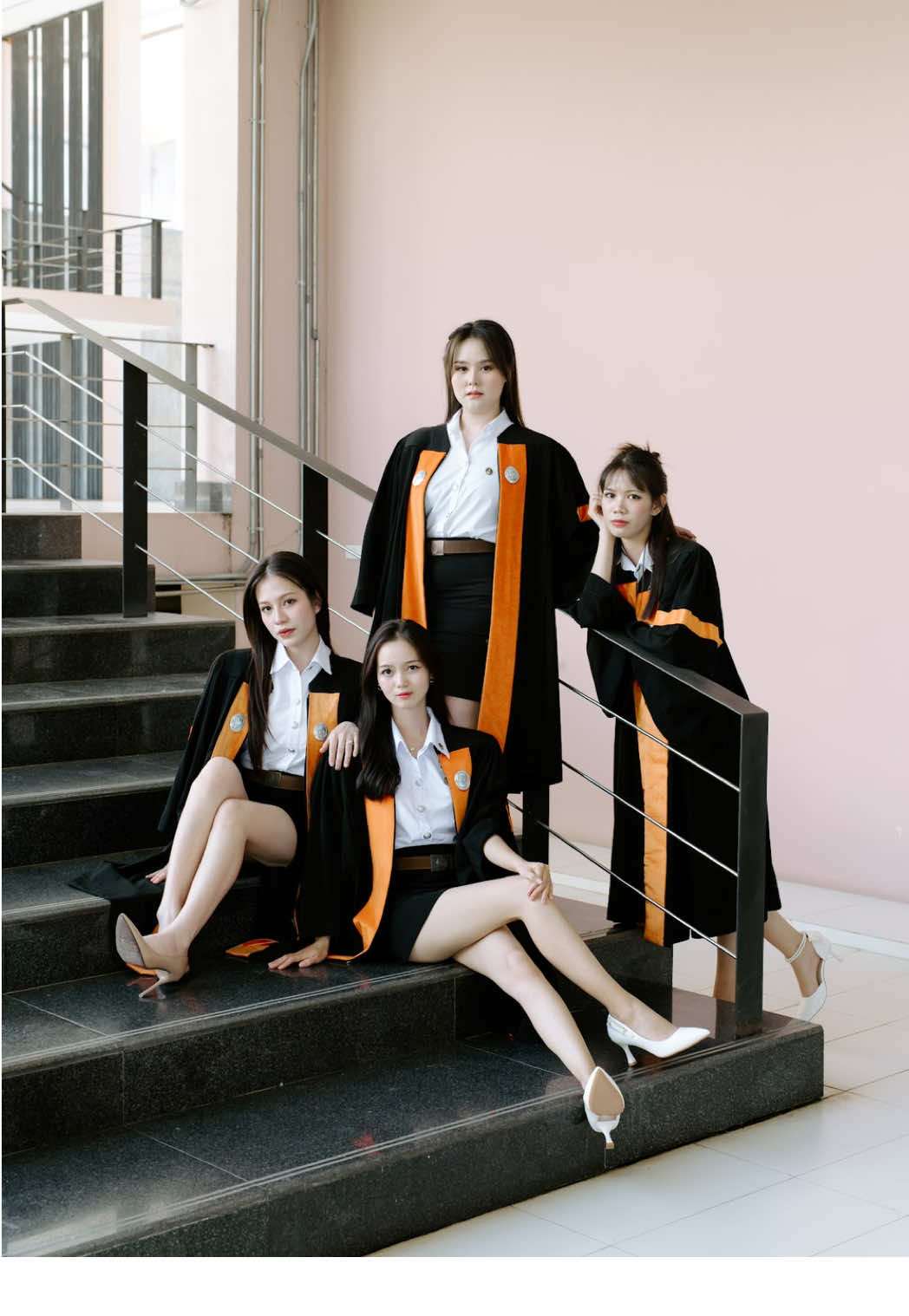 We graduated 👩🏻‍🎓✨ #ราชภัฏเชียงราย #บัณฑิตป้ายแดง #การท่องเที่ยวการโรงแรม 