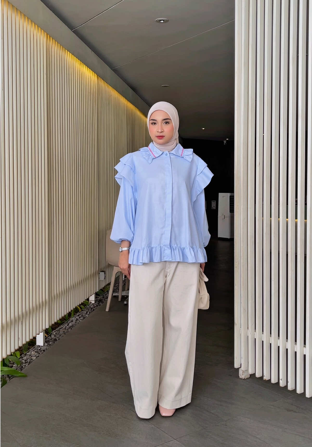 Top Namira blue ootd, cakep banget kan mixy, ready in stock klik keranjangnya sekarang #eclemix #eclemixsquad #tiktokshop #fashiontiktok #OOTD #fyp 