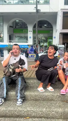 Esta señora ha tenido una de las mejores reacciones al ver mi aumento de ojos… #humor #comedia #broma #estadosunidos 