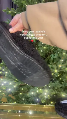 💋You know that one guy who’s impossible to shop for? Yeah… this is the one thing he’ll actually use every day @HeyDude #tiktokshopblackfriday #tiktokshopcybermonday #tiktokshopholidayhaul #heydudeshoes #tiktokshopcreatorpicks   