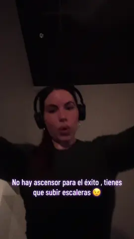 Tip para estar 45 min - 1h en la escalera , empieza  lento , concéntrate en la técnica, divide mentalmente la hora en intervalos de 10 min , hidrátate bien , controla la respiración y pon tu música de preferencia 💪🏻 #fypシ #viral #fitnesgirl #fitnessmotivation #GymTok 