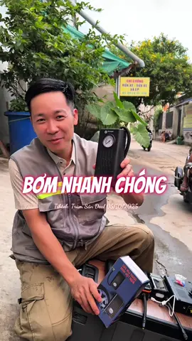 Máy bơm mini cầm tay các Bác có thể bỏ vào trong túi xách mang theo hay bỏ vào cốp xe thùng đồ mang đi sử dụng rất là tiện luôn ạ. #cuocduanhasangtao #chiendichnhasangtao #bompin #bommini #oto 