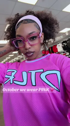 Happy Breast Cancer Awareness Month 💗✨ #BreastCancerAwareness #wlw🏳️‍🌈 #lebiansoftiktok🏳️‍🌈🌈 #breastcancer 