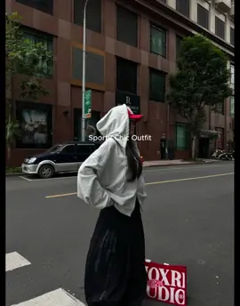 Sporty chic outfits #sportychic #fashion #outfits #fashiontiktok #outfitinspo 