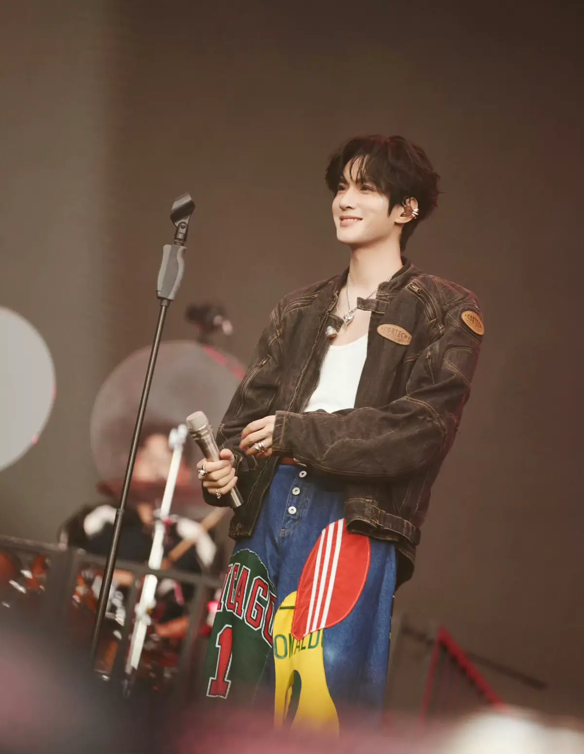 Bên này chỉ mong bên kia tôn trọng rồi xl họ Triển thôi. Nhưng fan bên kia dãy mạnh quá. Rồi còn bảo fan bên này thích war nữa.  Bên đây không thích nha. Bên đây chỉ mong em rẻ nhà mình đc tôn trọng bên kia biết sai bên kia xl thôi chứ bên này cũng không rảnh để war đâu nhưng thấy em rẻ mình bị chiếm mất 4p gặp nó của chúng tôi nữa nên chúng tôi không vui là chuyện bình thường. Bên đấy thử bị chiếm 4 phút xem bên đấy có vui không Không muốn war nhưng bắt buộc phải war chứ không thể để ai cũng lên cưỡi đầu cưỡi cổ bên này được.  Nói thật đối với những người yêu quý họ Triển 4p thật sự cũng rất quan trọng và quý giá Không phải nói tất cả nhưng có một số bạn bên kia còn nói là do btc rồi còn do họ Triển không khỏe nữa. Mình sai thì mình đừng đổ lỗi nha.  Họ Triển bị chiếm mất 4p. Đã bị tổn thất rồi về còn phải lên dỗ chúng tôi nữa. Mà giờ cái chúng tôi cần là bên kia xl thôi. Không phải để fan cái gì cũng thoại  Rồi em rẻ nhà mình thì mình bảo vệ thôi. Như cách nhà bên kia sai rõ ràng như ban ngày mà vẫn bảo vệ mà.  Chuyện là tui cũng ko định nói đâu nhưng bên đấy hơi quá rồi đấy. Trang của tui lúc nào cũng tích cực thui. Nhưng lần này tui thật sự rất bức xúc thay em rẻ tui. Nhỏ hiền quá mà. #zhanxuan #triểnhiên #fyp 