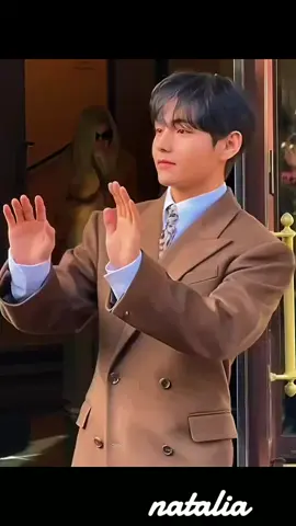 Kim Taehyung посетил показ моды SELINE в Париже. #Taehyung #Vbts #Love #тикток 