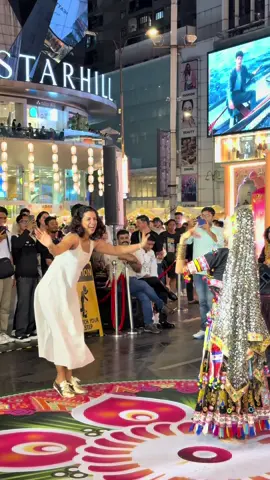 Raat chamak rahi thi, lights jagmag kar rahi thi ✨ Pavilion Mall mein Diwali ka jadoo tha aur awaaz guj rahi thi — ‘Dama dam mast Qalandar 🎶’ Ek culture, ek music, aur ek vibe — sab kuch ek jaga 💥” ##DiwaliVibes #PavilionMallKL #KualaLumpurNights #MastQalandar #fvp 