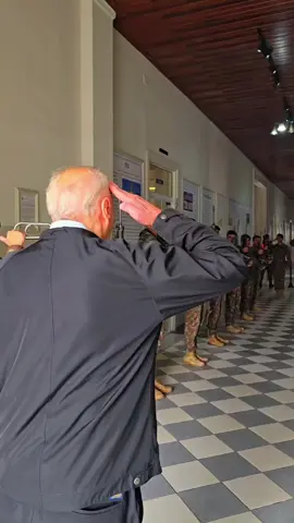 O General Albuquerque mostrou que o verdadeiro líder nunca se afasta da tropa que comandou.