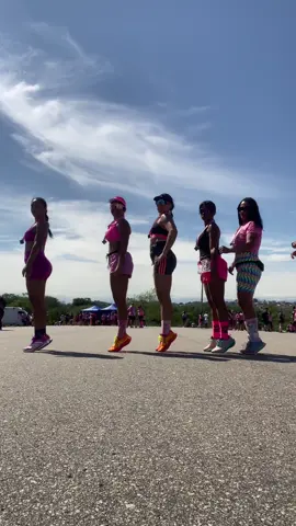 Para e fica na ponto do pé..😂😂😂 Sempre na resenha  #corridaderua #equipe #amigas #corrida #viral 