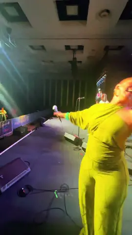 🇿🇦☀️ HAPPY SUNDAY! @jeanbaylor wrote ✍🏽 this song when she was a senior in college — and those who know her history will understand why it’s such a special throwback. What a wonderful surprise to discover that “For A Reason” is extremely popular in South Africa! We had to add it to our set @Standardbankjoyofjazz — the room was filled with a beautiful vibe and Spirit. 🙏🏽✨ 🧡🤎💚❤️ #TheBaylorProject #8XGRAMMYNominee #NAACPImageAwardWinner #SouthAfrica #JoyOfJazzFest