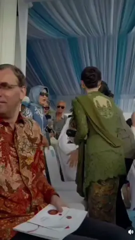 Ada nona Ambon disini kebaya nya cakep bgt💚🥹