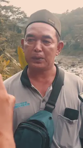 Ismail, perwakilan Gabungan Petani Pemakai Air (GP3A) Loning Keragilan, kondisi ini disebabkan oleh kerusakan infrastruktur irigasi, termasuk kerusakan sekunder irigasi hingga 85 persen. Selain itu, kurangnya keaktifan petani dalam mengelola air melalui kelompok P3A juga menjadi penyebab masalah. 