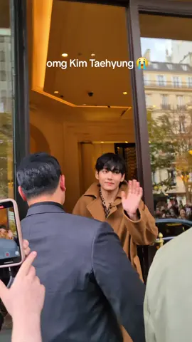 Kim Taehyung in Paris after Celine Show ommmmgg 😭😭😭 #kimtaehyung #bts #parisfashionweek #v #fyp 