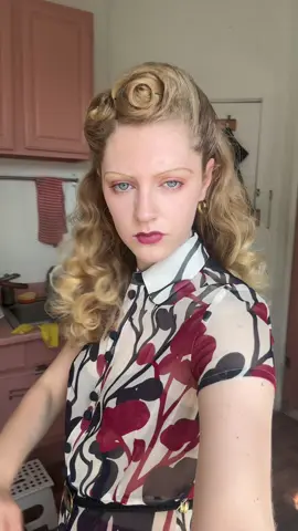 i haven’t done a victory roll in god knows how long #vintagefashion 