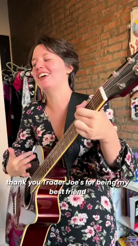 What’s your favorite fall snack? 🍁🎃🍂 Please love me @Trader Joe's @trader joes #traderjoes #fall #taylorswift #funny #musical 
