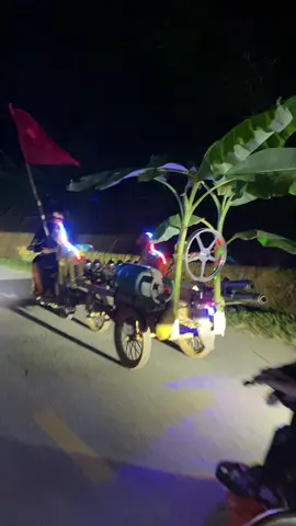 Chịu các con giời, đang ngồi chiu chiu thấy lướt qua phải phóng xe đuổi theo xem kỹ lại