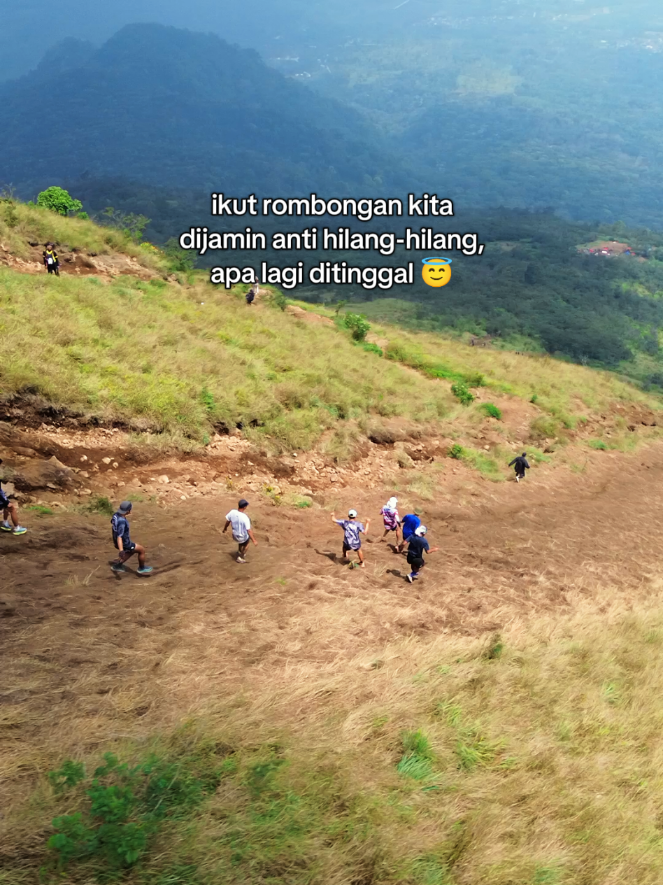 Siap menjadi patner piknik terbaikmu 😇🤗 #universitaspenanggungan #trailrunning #pendakigunung #piknik  Drone Pilot Andalan @mauladri13 