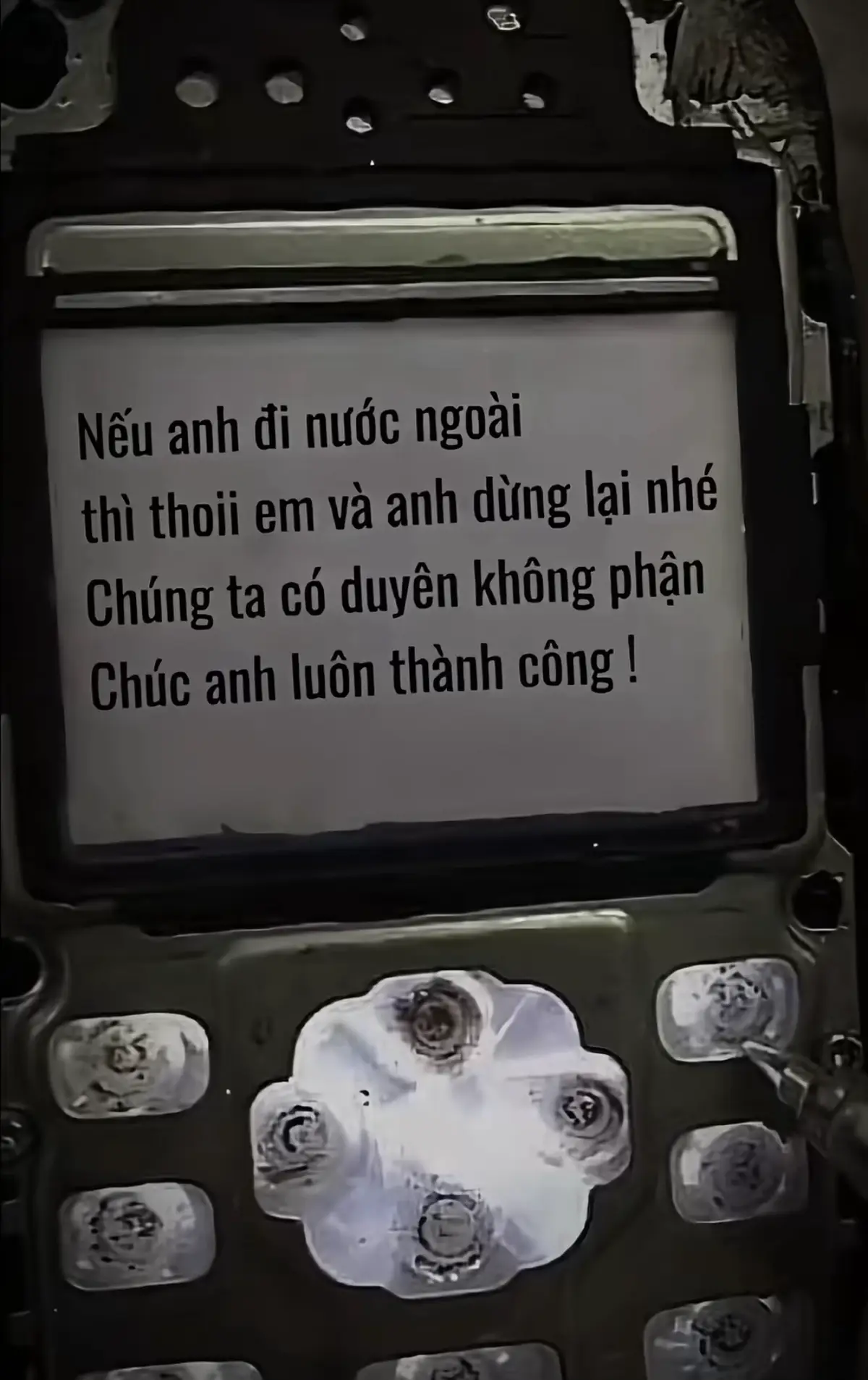 không cần nhắc lại những chuyện của ngày mưa chỉ cần nhớ không ai mang ô đến là được!