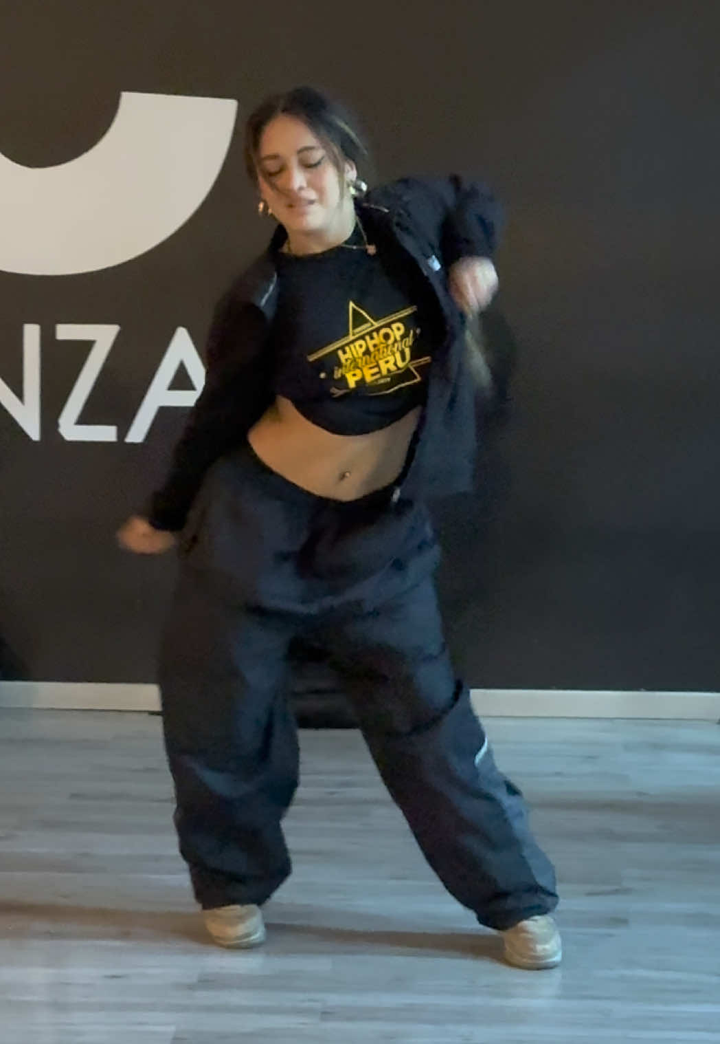 Fuera del planeta 🌎 Dc:  Dancer:  Clases sueltas, talleres, tutoriales, colaboraciónes y más: +51980975898 #coreografia #Reggaeton #axelbarrios #peru #bailandope 