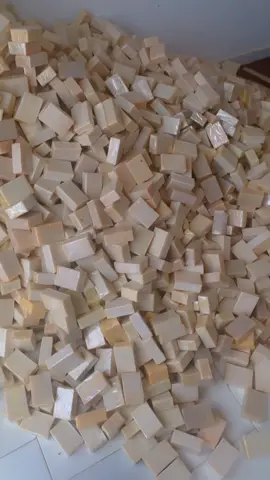 Nos variétés de savons disponibles en gros et détail #savonmbeurbeuf #savonnaturel #savonbio #savon #savonnerieartisanale #savoncarotte #savoncollagene #entreprendre @Awa @girlbussnes2005🥰🥰 @Rabychou 🌺🫶❤️ @Dieyna online store🩷🌸 @Amina pouye❤ @Sn Print Deco @Amina ❤️❤️❤️ @Astou Top @@mya chou😘 @Arame store😍✌🏾 @bdm🍫🫶🏾🍯 