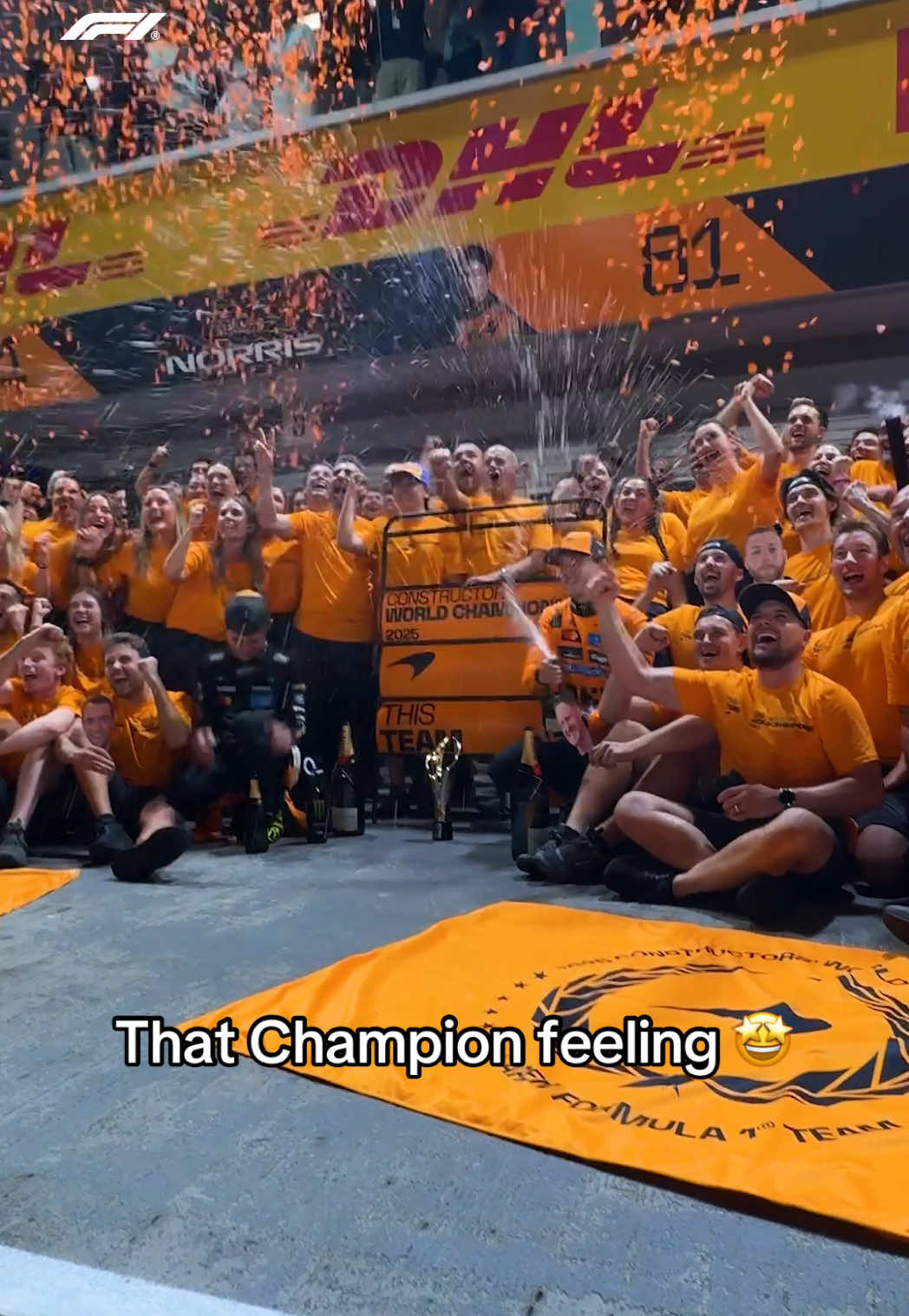 it takes a team 🧡 @McLaren #f1 #singaporegp #landonorris #oscarpiastri #mclaren 