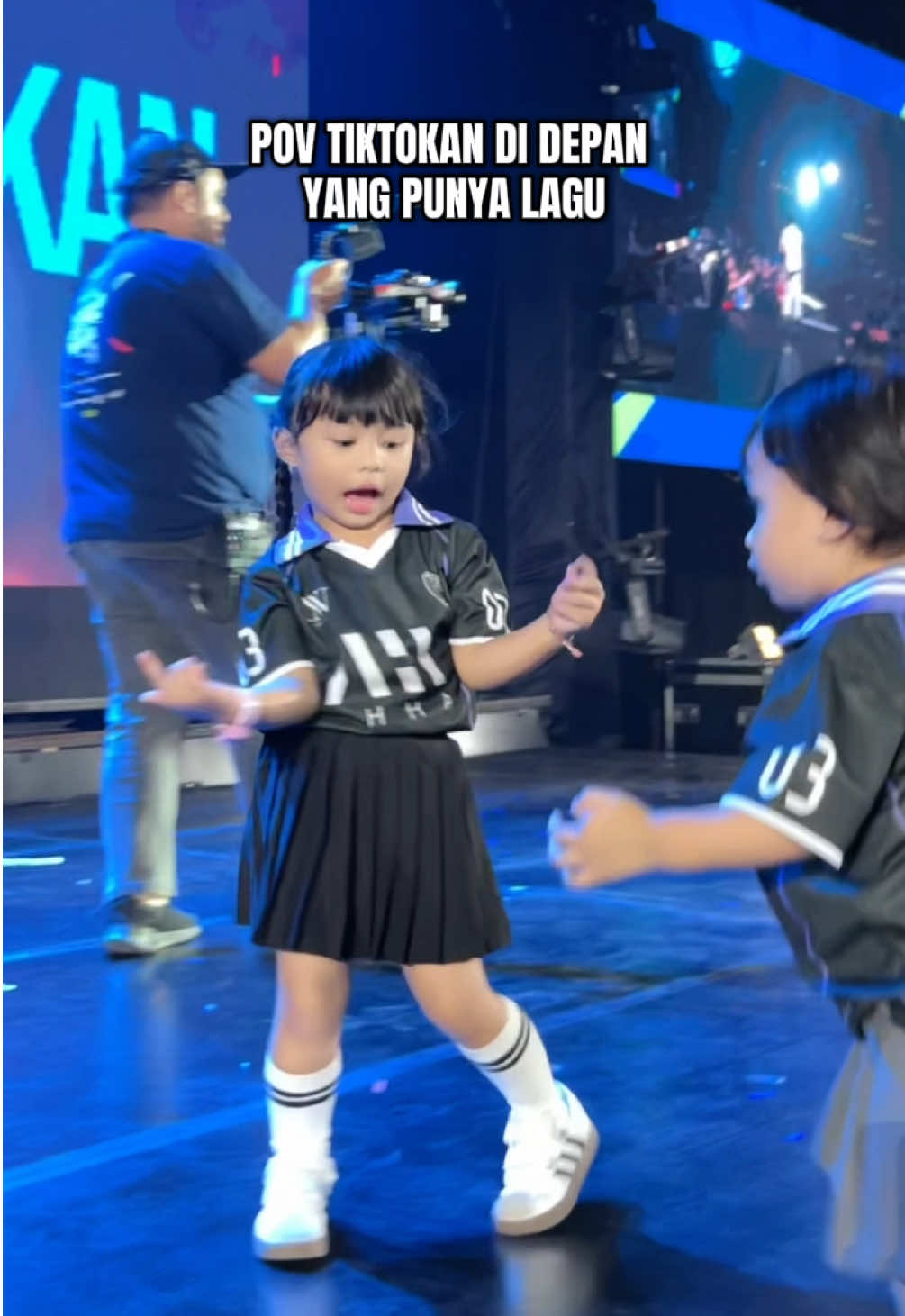 Ameena azura tiktokan di depan yang punya lagu?!