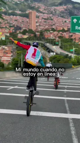 Mi mundo cuando no estoy en línea 🤯🔥🤪!! #tiktok #tiktokindia #stuntbike #viral #CapCut 