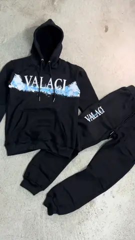 perfect tracksuit for winter ❄️  ——— #balkan #foryou #valaci 