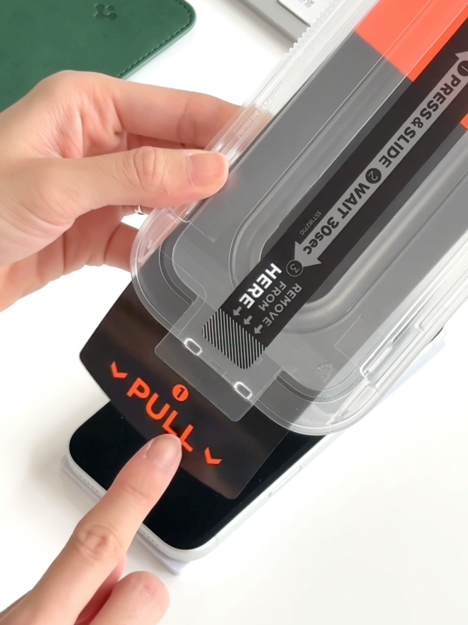 L’autocollant anti-poussière est inclus — mais soyons honnêtes, l’EZ Fit Pro n’a même pas besoin de renfort 😏 #EZFitPro #iPhone17ProMax #iPhone17Pro #protegeécran #asmr #linkinbio
