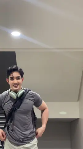 Hindi ko po alam pano gawin yung pa rewind,Kaya sinayaw ko nalang. Hehe #myhumpremix #dancetrend #tiktok2025 #dancewithpubgm #popular 