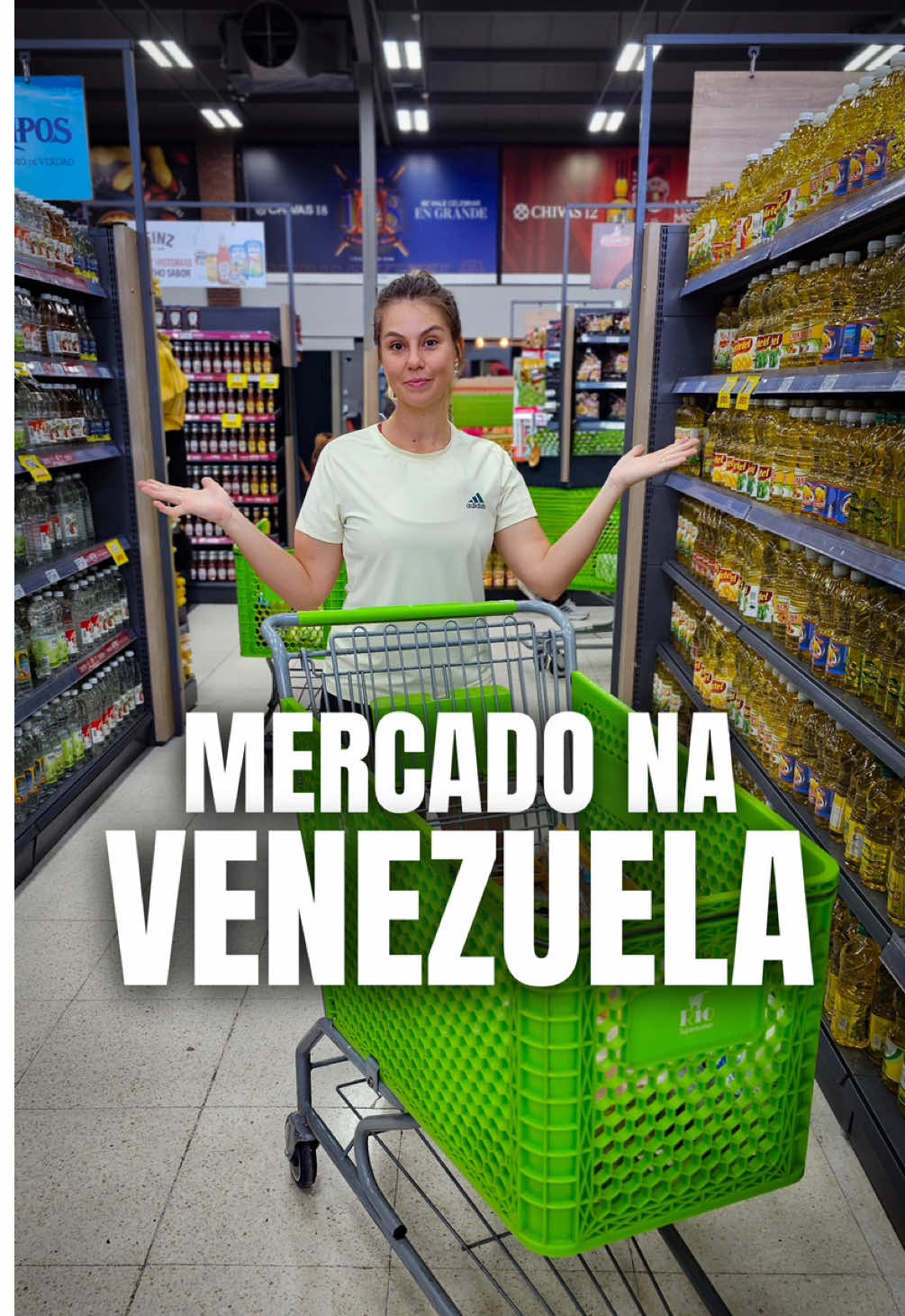 E aí, era o que você imaginava?  A Venezuela usa o dólar devido à hiperinflação e à desvalorização extrema do bolívar, sua moeda oficial. O bolívar, que perdeu muito valor ao longo dos anos, fez com que as pessoas e os negócios adotassem o dólar como uma alternativa mais estável para transações e poupança. Mas o bolívar venezuelano  ainda é usado aqui, e na maioria das vezes quando você paga em dólar o troco volta em bolívar. A nossa compra custou 🇺🇸 $57,00 dólar - 🇧🇷 R$305,00 🇻🇪 Bs10.479  Vídeo completo do mercado lá no c@nal!