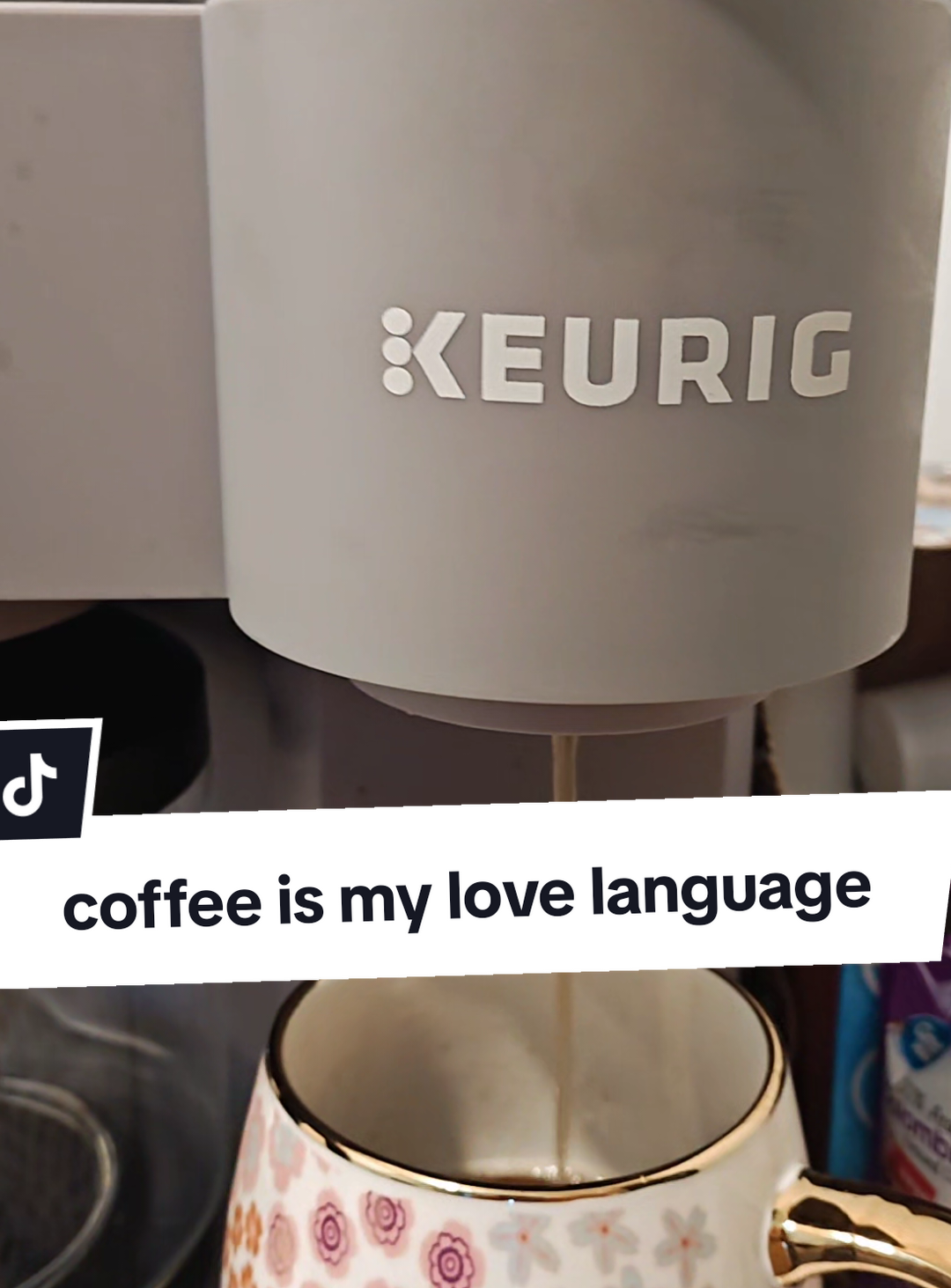 Coffee is my love language ☕💫 I tried the Donut Shop Snickers coffee with my Keurig ☕🍫 Obsessed with how easy and delicious it is — smooth, sweet, and smells amazing! @Keurig #coffeelovers #keurig #donutshopcoffee #coffeemaker #coffee 
