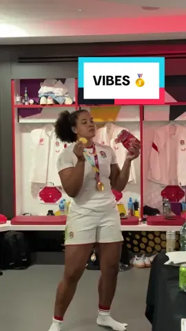 Vibing only the way a Rugby World Cup champion can 🥇 #RedRoses #RWC2025 #englandrugby