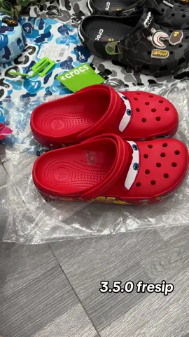 Crocs Mcqueen đỏ năm nay quá hóttt luôn #crocsmcqueen #crocs #crocsgang #succross #succrocs 
