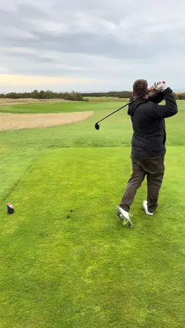 @Nico Leonard BFB debut didn’t go to plan…😳#ionastephen #beersforebogeys #fyp #golf #dpworldtour 