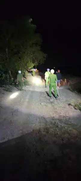 Báo cáo: Thông tin ban đầu khoảng 14 giờ 50, ngày 05/10/2025, tại Trung tâm cai nghiện Kiên Hảo, có khoảng 400 đối tượng đã tấn công cán bộ quản giáo phá trại ra ngoài. Hiện kiểm đếm còn vắng mặt khoảng 310 đối tượng, tính đến 18 giờ đã bắt khoảng 30 đối tượng. Các đối tượng mang theo hung khí, theo tin báo của người dân, tại khu vực cầu kênh 11 khoảng 10 đối tượng dùng hung khí cướp 1 xe gắn máy. Hiện các lực lượng chức năng của tỉnh phối hợp địa phương đang truy bắt. Trinh sát tiếp tục theo dõi báo cáo./.