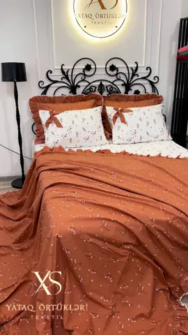 Yataq otağınıza Zəriflik qatın. ✨100%- Pambıq material, nəfəs alan, Təbii və sağlam seçim ✨Türkiyə istehsalı-keyfiyyət və dəqiqliyin ünvanı ✨Səliqəli tikiş və incə dizayn  Hər toxunuşda Yumşaqlıq hiss edin,hər baxışda Zövq alın. Sifariş üçün DM və ya WP#cehizlik#yataqdesti#kesfetteyiz