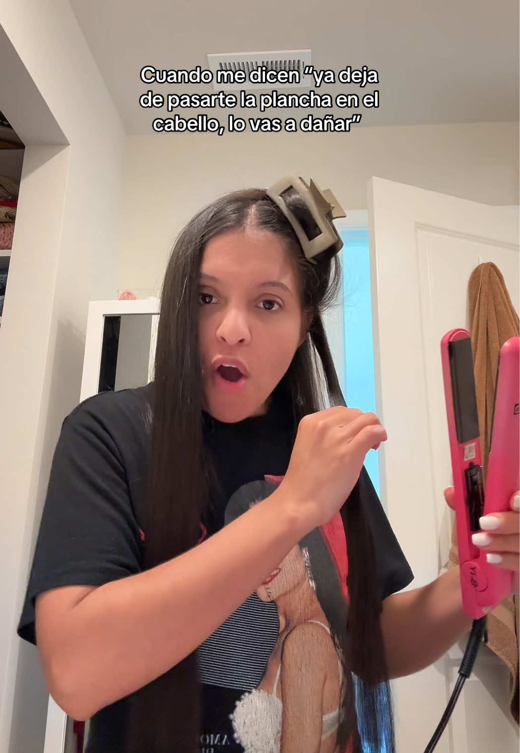 Llevo años secándome el cabello de la misma manera, y como pueden ver, el resultado me encanta. Amo la plancha porque me deja el cabello exactamente como me gusta: lacio. Me fascina tenerlo liso, y como no lo tengo así naturalmente, busco la manera de lograrlo. #cabello #cabellolargo #cabellocorto #cabelloliso #cabellolacio 