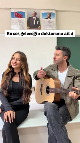 Dünyaya tekrar gelsem,yine müzik öğretmeni olurdum:) Belki de aranızda müzik öğretmeni olmak isteyen kardeşlerim vardır, lütfen hayallerinizden vazgeçmeyin ! Güzel insanlara denk gelmeniz dileğiyle, keyifli dinlemeler🙂#müzik #öğrenci #şarkı #öğretmenlik@livaa🪬🪩 