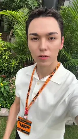 OOP— 🫣 congratulations #georgerussell sunbaenim for winning the #singapore grand prix 🏆 🤝#mercedes #f1 #seventeen  @Formula 1  @Mercedes-AMG F1 please invite me for 2026 sg gp 🤣