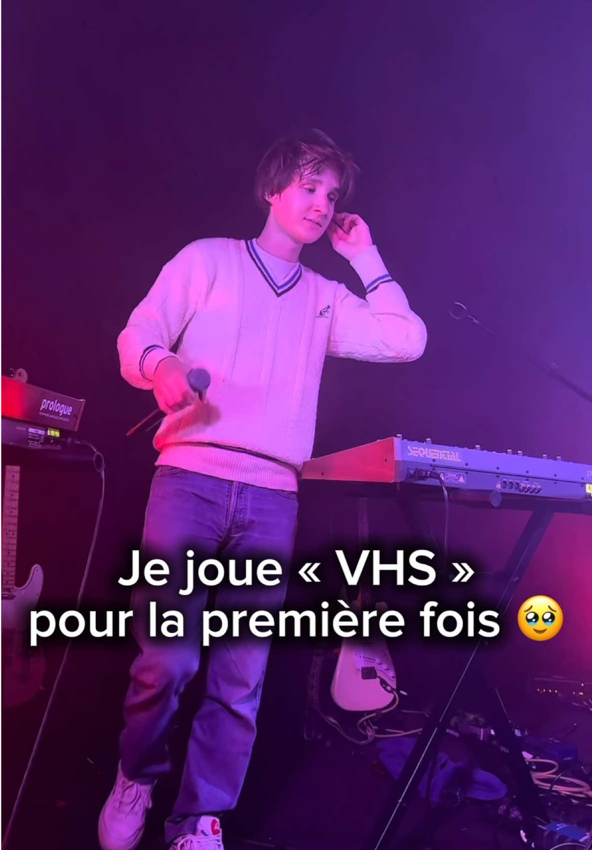 C’était fou de jouer VHS pour la première fois ! Lien de mes prochains concert dans ma bio 🕚❤️