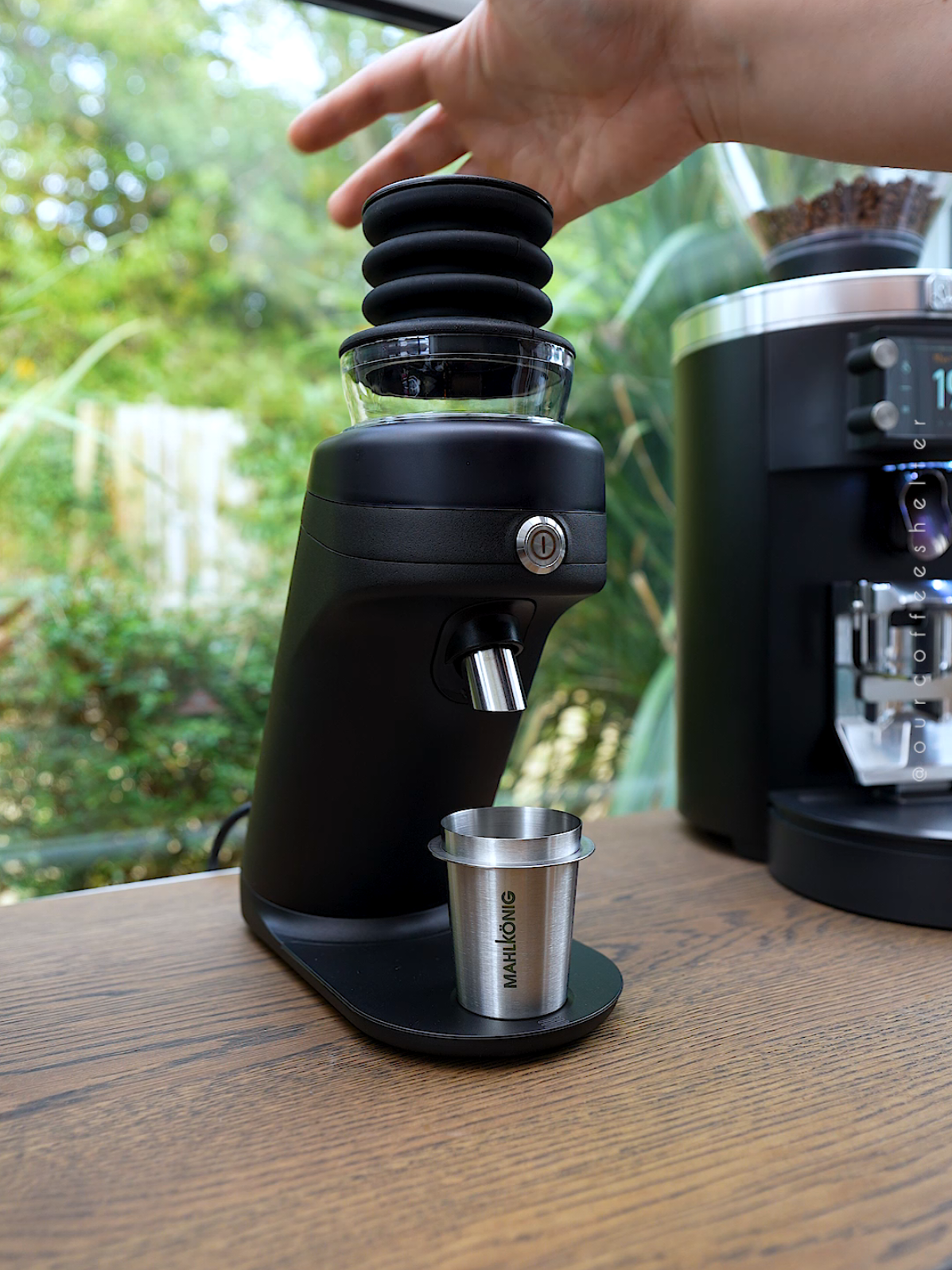 Mahlkonig X64 SD! . A new standard for single dose grinders ? Let's see how it will perform, stay tuned for the full review on YouTube! . Hope you are having a beautiful day! . . . . . #Mahlkonig #ourcoffeeshelter #specialtycoffee #coffee #shorts @Mahlkönig  
