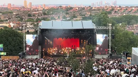 Loved seeing Alex Warren live at Alexandra Palace in London back in August - Amazing set he played, so funny inbetween songs and just the best atmosphere ever!  #fyp #alexwarren #alexwarrenmusic #londonmusic #concertvibes 