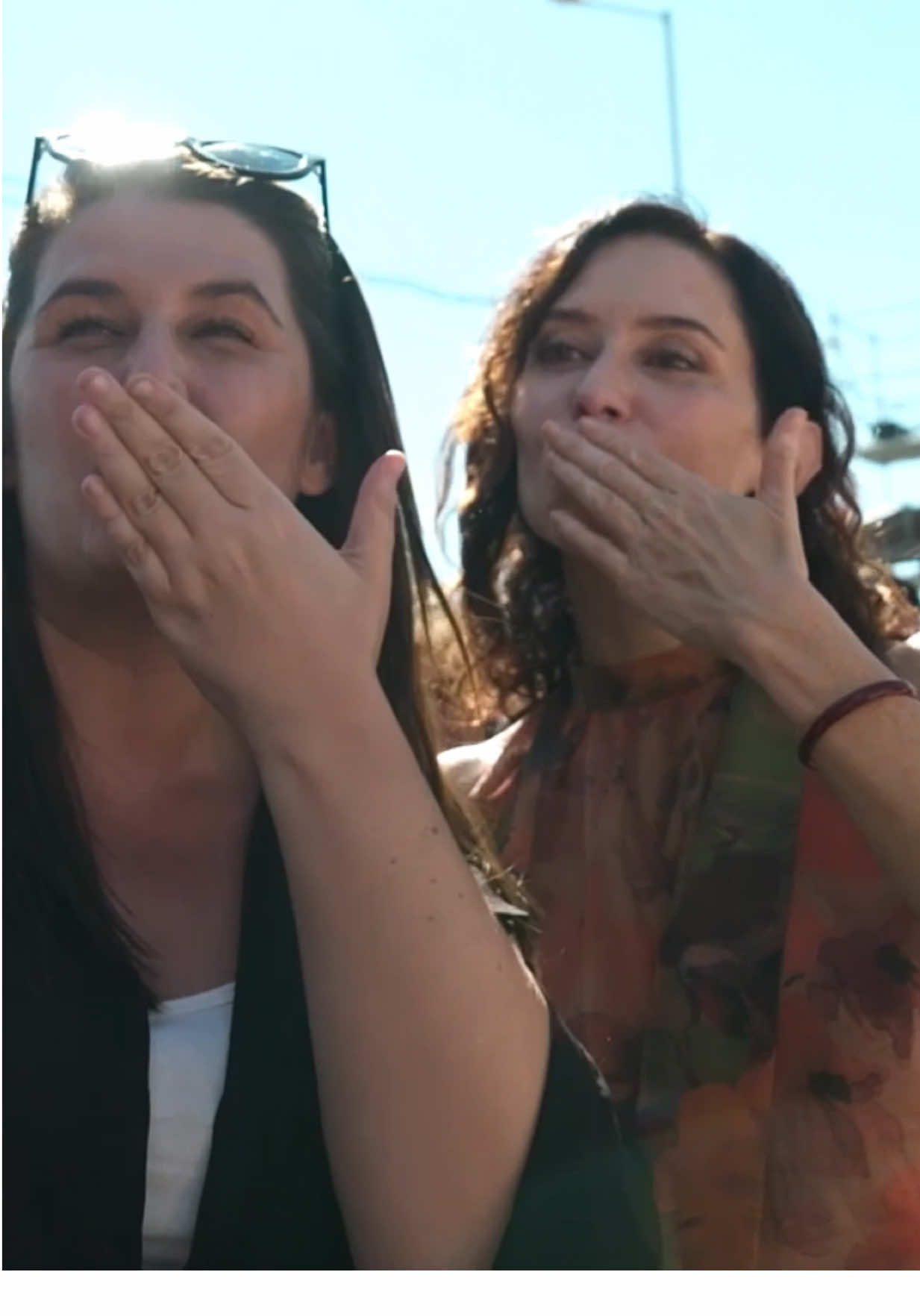 Disfrutando de la #Hispanidad2025 y del conciertazo de @Gloria Estefan  👉🏻 Isabel Díaz #Ayuso se ha sumado hoy a los miles de madrileños que han llenado la Plaza de Colón para disfrutar del concierto gratuito de la cantante y compositora de origen cubano. #Madrid #España #Ayusers 